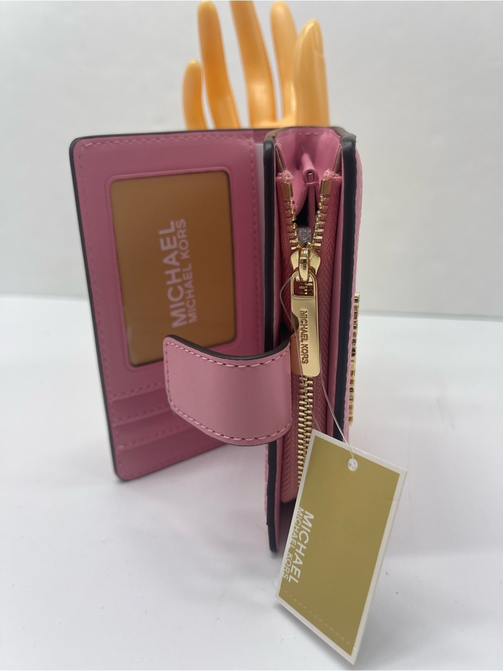 MICHAEL KORS Jet Set Travel Md Zip CoinLogo Debossed Bifold Wallet
Carnation
NWT - Picture 8 of 16